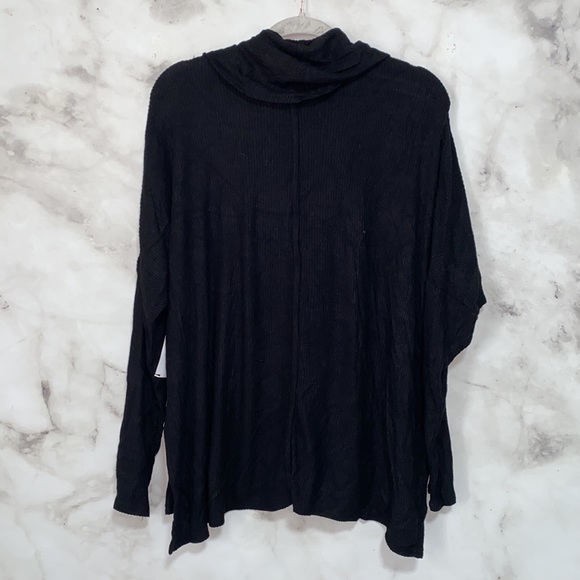 Status by Chenault Black Slit Side Rib Turtleneck Top - Picture 6 of 9